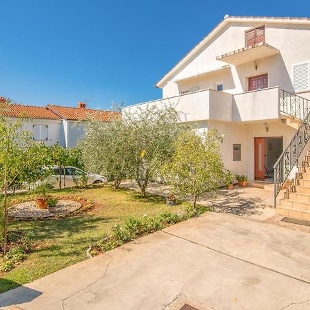 Stunning Apartment In Malinska With Kitchen ภายนอก รูปภาพ