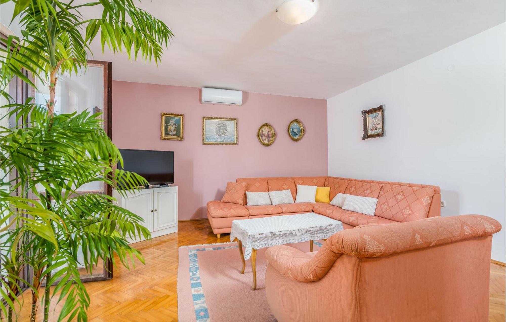 Stunning Apartment In Malinska With Kitchen ภายนอก รูปภาพ