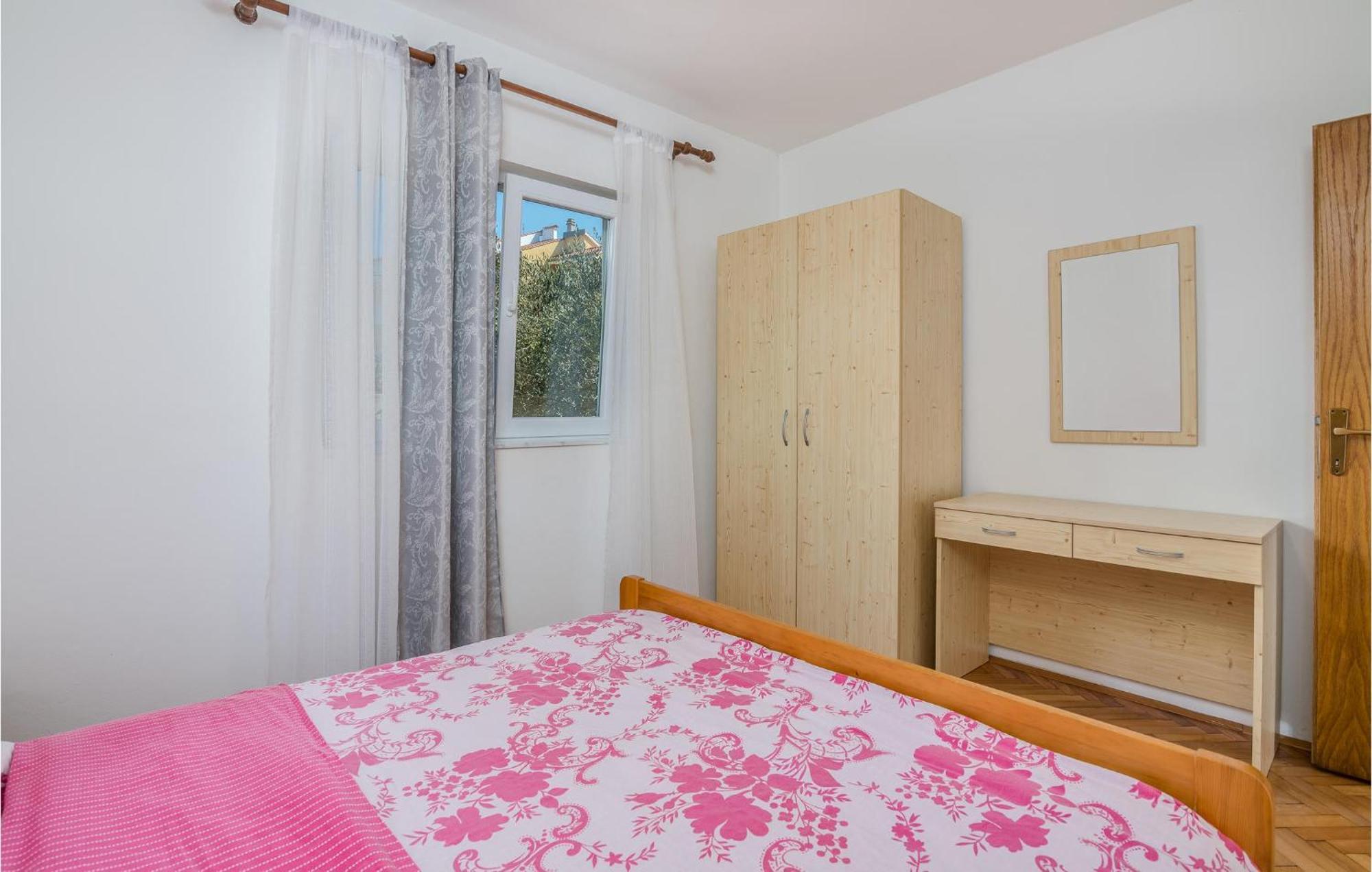 Stunning Apartment In Malinska With Kitchen ภายนอก รูปภาพ
