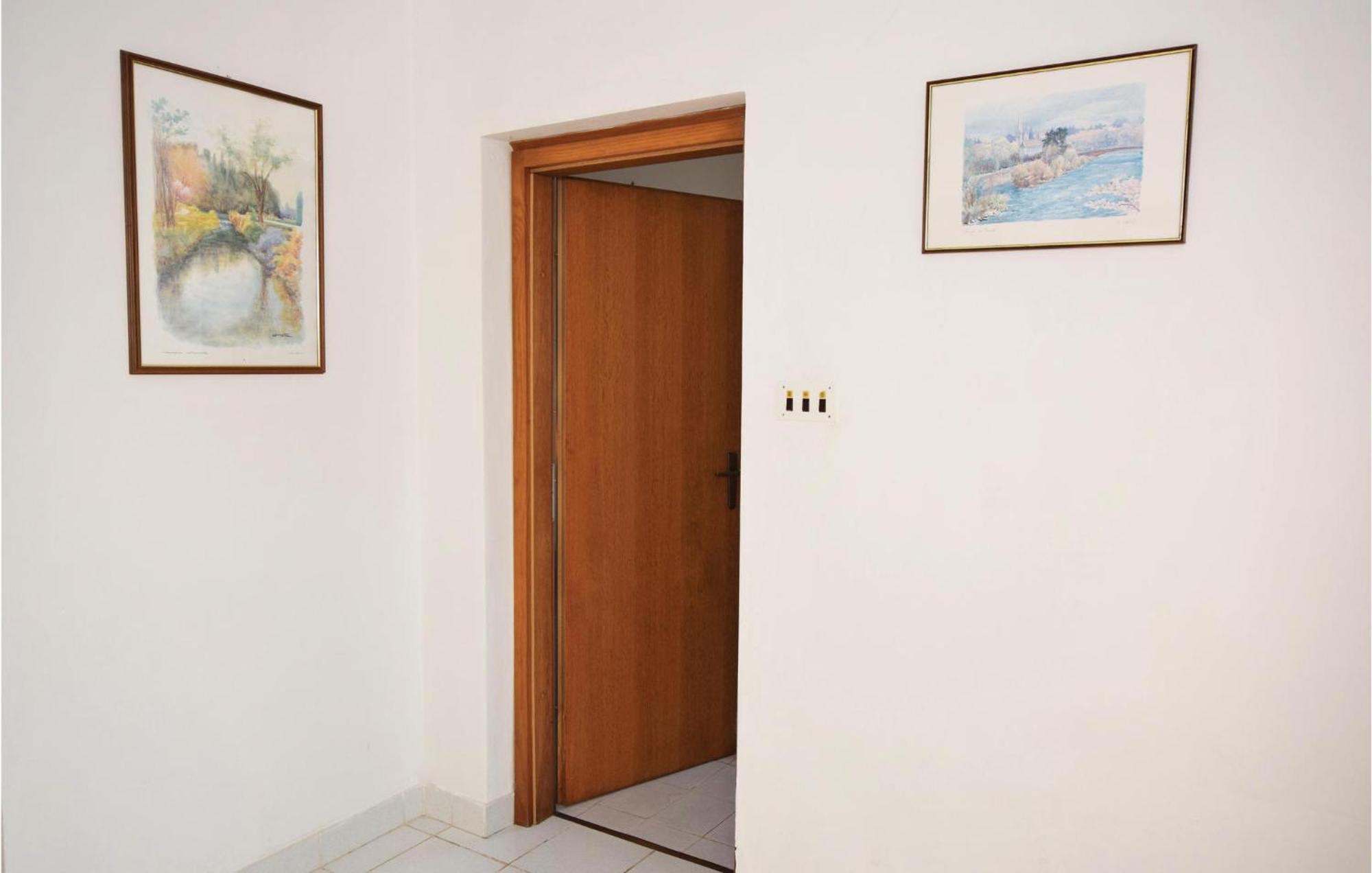 Stunning Apartment In Malinska With Kitchen ภายนอก รูปภาพ