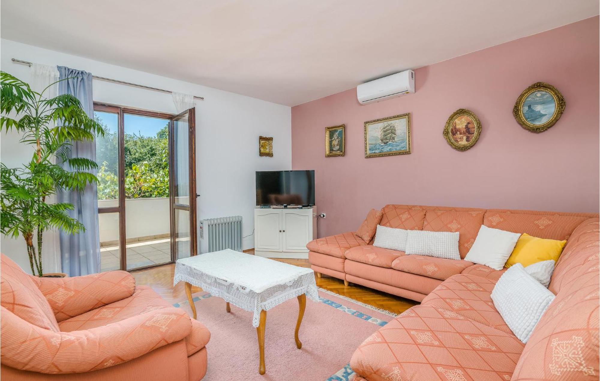 Stunning Apartment In Malinska With Kitchen ภายนอก รูปภาพ